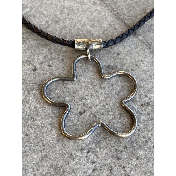 925 Silpada Necklace Flower Hammered Oxidized Pendant Black Leather ? Cord 16” - Picture 8 of 11